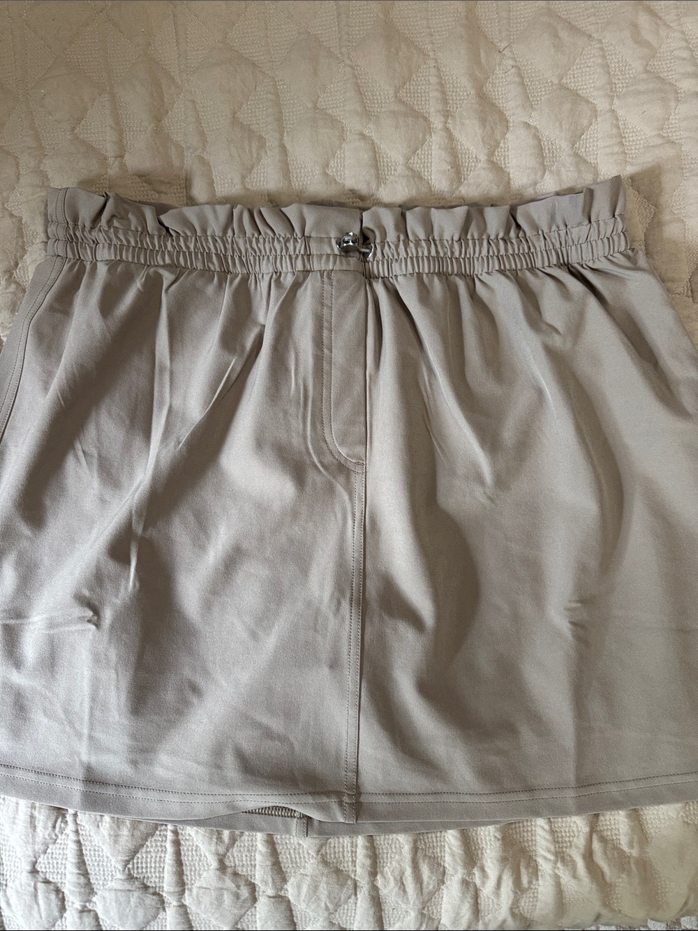 Spanx Elastic Waistlight Taupe Skort with Front Pocket Detail and Shorts Liner